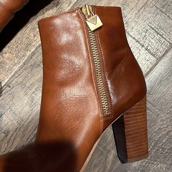 Michael Michael Kors Brown Leather Booties with Gold side Zipper - Picture 4 of 11